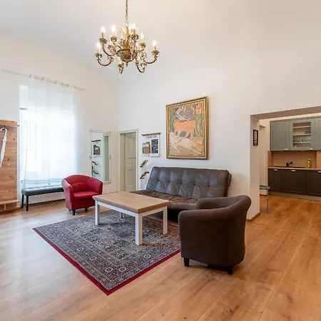 Hlavna Luxe 3 150m2 6 Beds * コシツェ